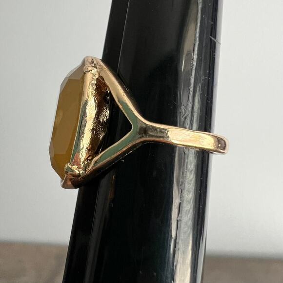 Faceted oval citrine tone gold tone statement cocktail ring - size 8.5 - Picture 6 of 7